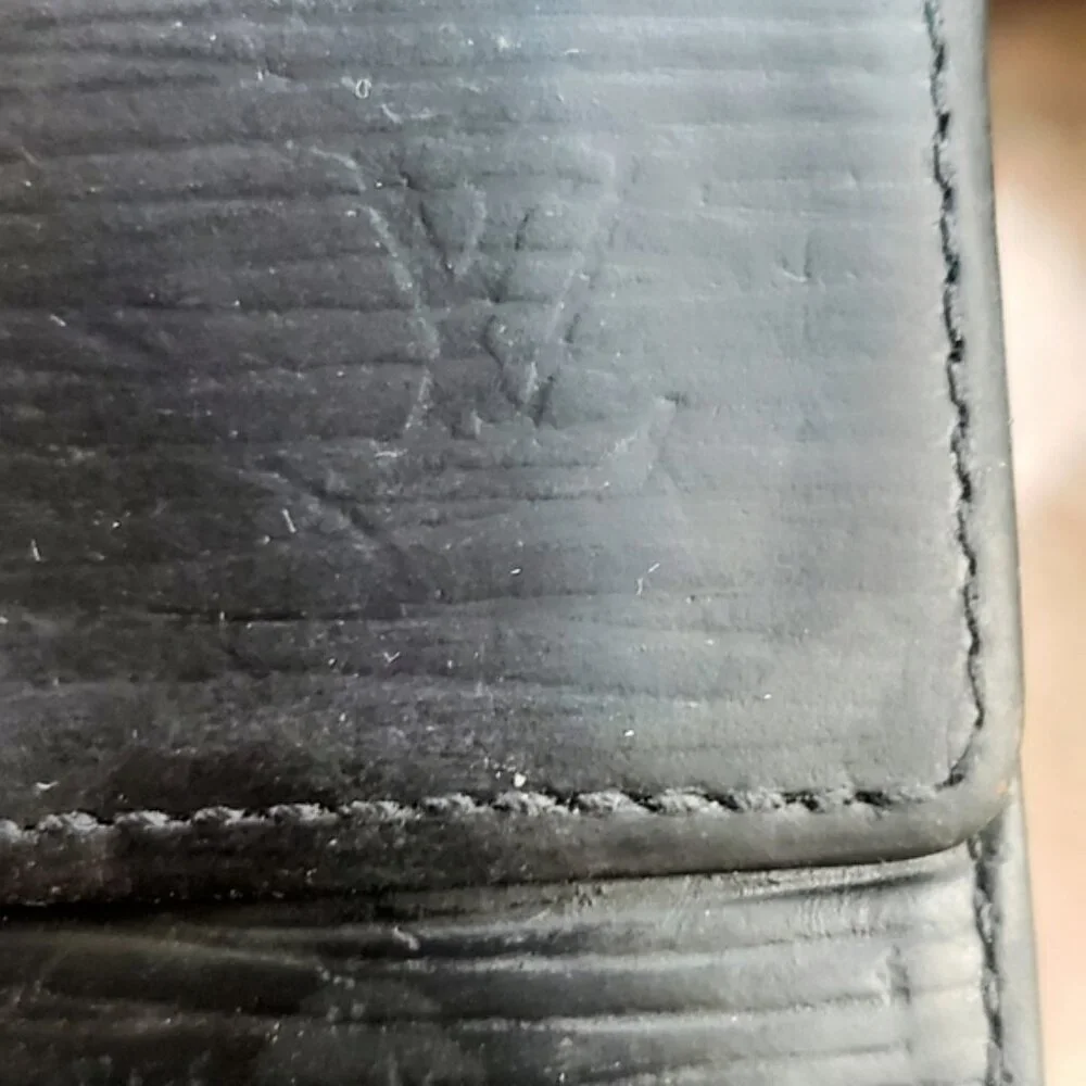 Louis Vuitton Epi Elise Wallet - Black
